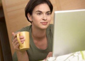 searching Knoxville homes for sale on computer